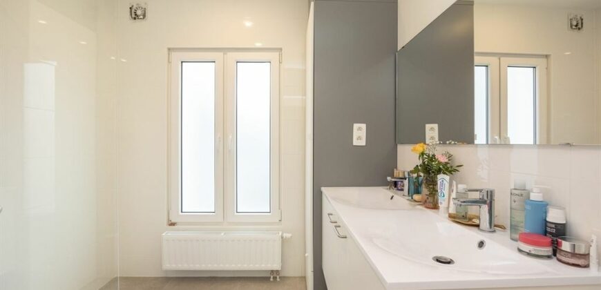 Kamers 1A en 1B vrij ⁄ Kot ⁄ 15m2 ⁄ 3 slaapkamers ⁄ € 495